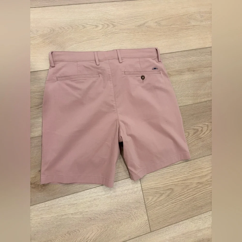 Faherty Cotton Movement 9” faded red Shorts - Picture 2 of 3